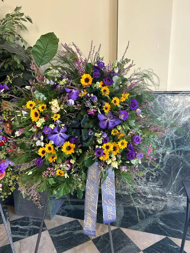 Cvjetni aranžmani  i vijenci - Pogrebno In Memoriam 