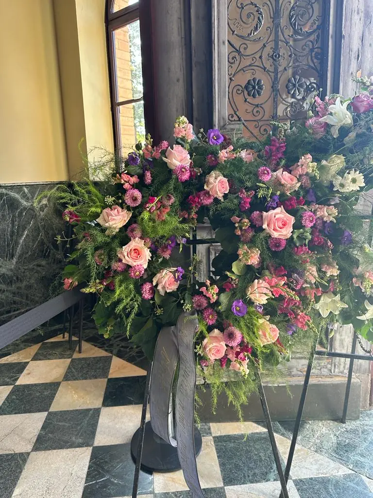 Cvjetni aranžmani  i vijenci - Pogrebno In Memoriam 